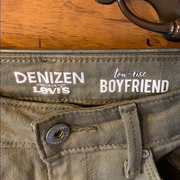 Denizen Low-Rise Capris Distressed - Picture 2 of 6